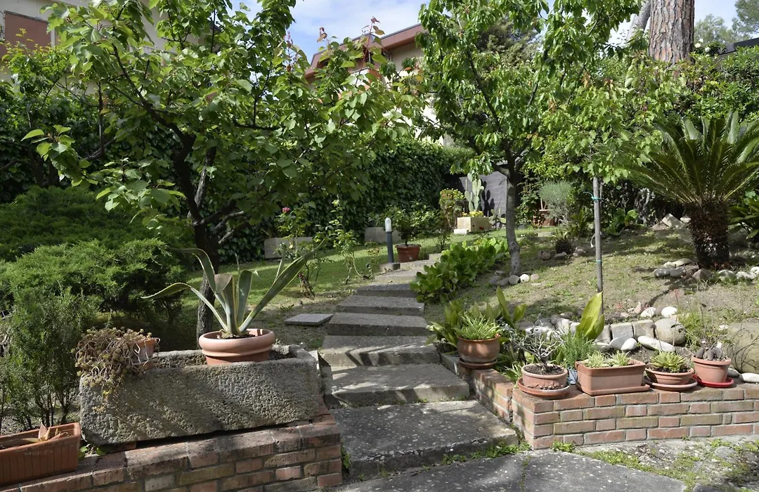 Bed And Breakfast 22 Garibaldi Home-1