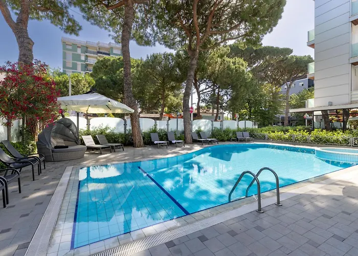 Hotel con piscina: Hotel Adriatica