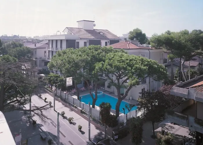 Hotel con piscina: Hotel Adriatica